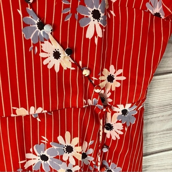 MADEWELL Button Wrap Dress in Floral Daisy Society - Picture 6 of 13